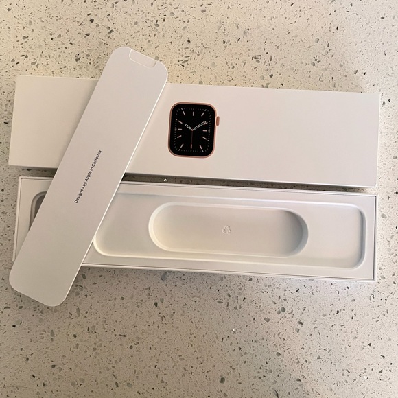 Apple Series 6 watch - Picture 3 of 4